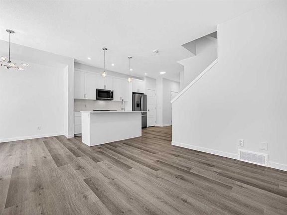 5th image of 58 E Creekside Way SW