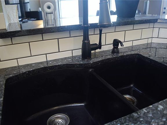 4th image of 2827 Park Place Dr