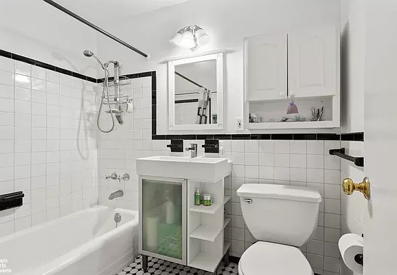 5th image of 210 Broadway APT H1603