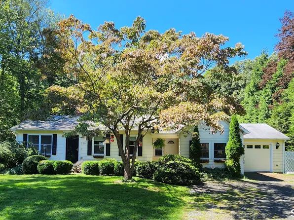 230 Nut Plains Road, Guilford, CT 06437