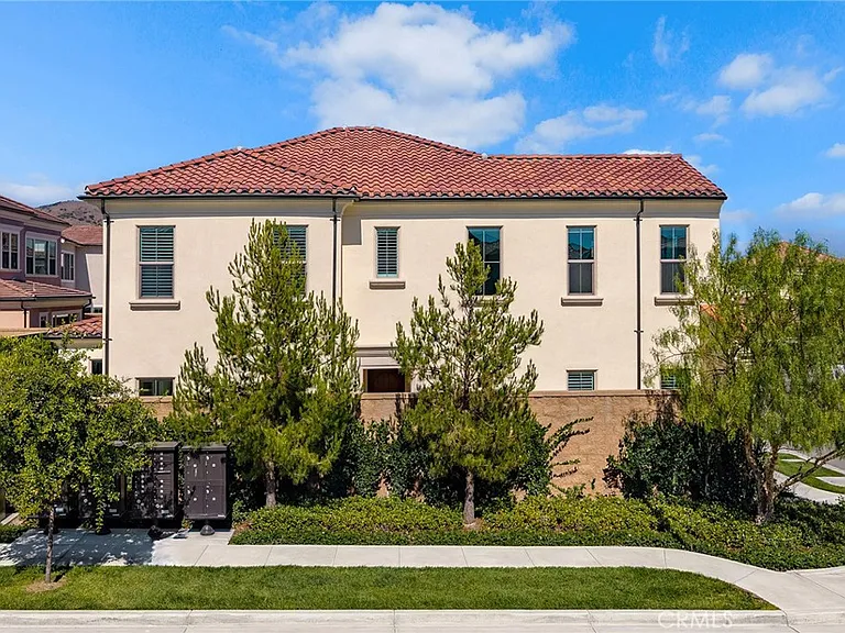 207 Alora — Photo 4