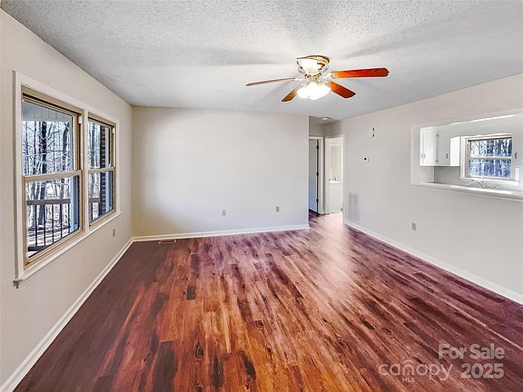 3rd image of 1420 Hickory Nut Ln