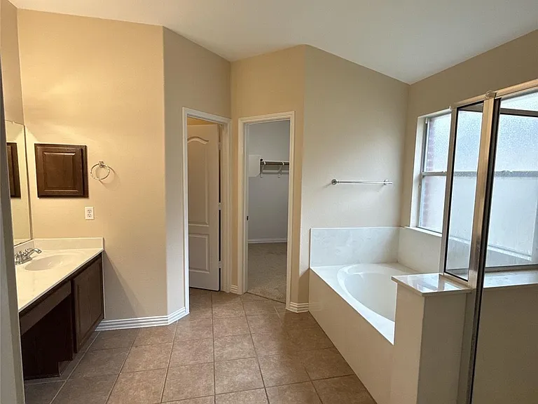 1098 Giberson Way — Photo 9