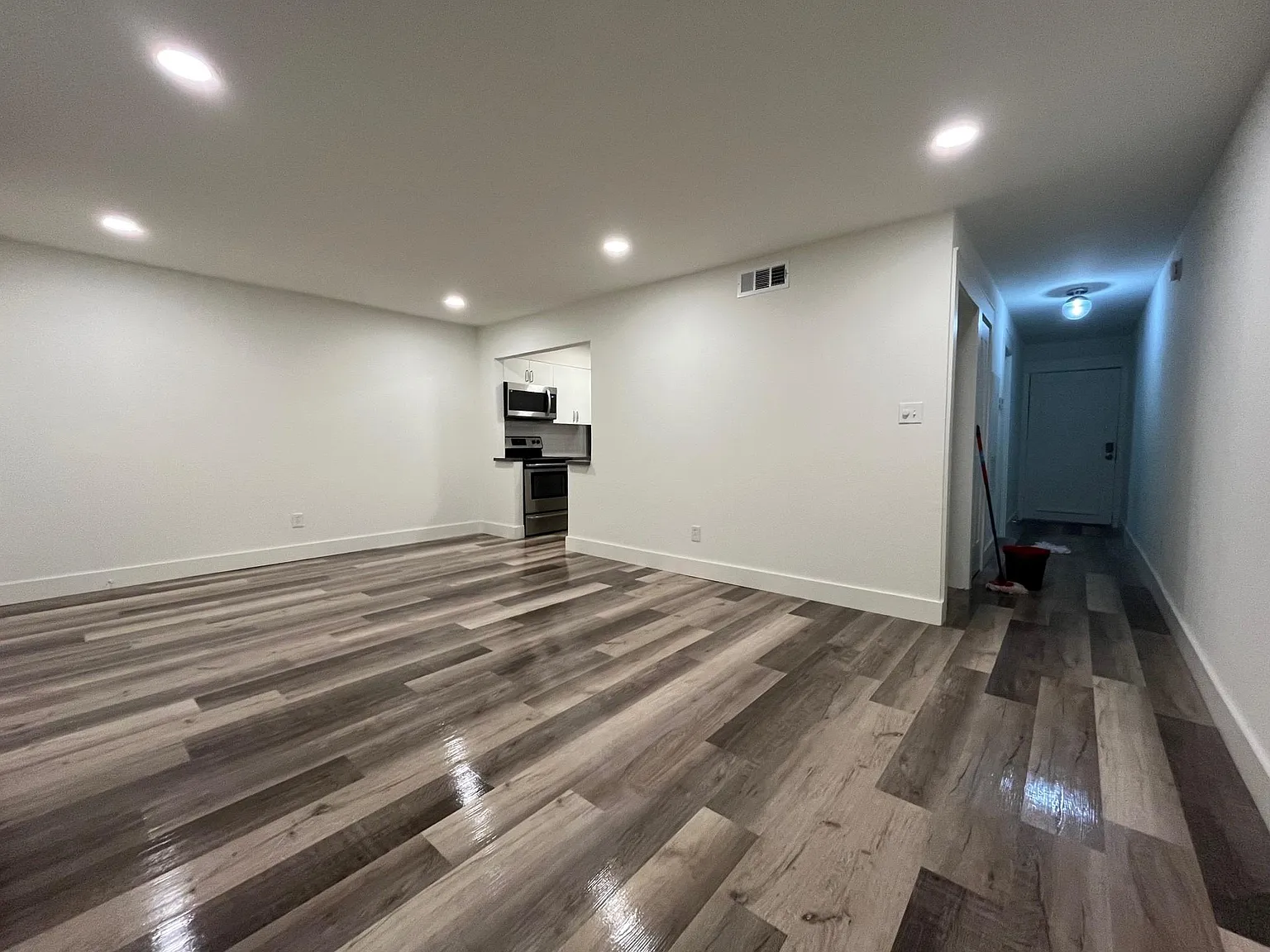 1 bed, 719 sqft, $1,395 — Photo 2