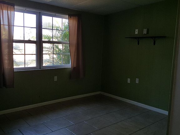 5th image of 161 Poinsettia Cir NE