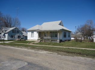 107 W Chestnut St, Mt Sterling, IL 62353