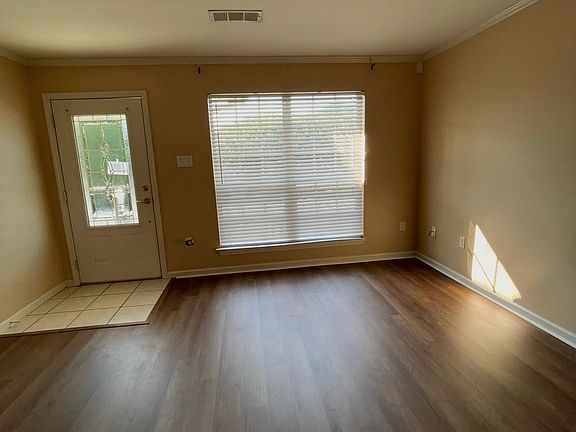 5th image of 557 Versailles Blvd APT G