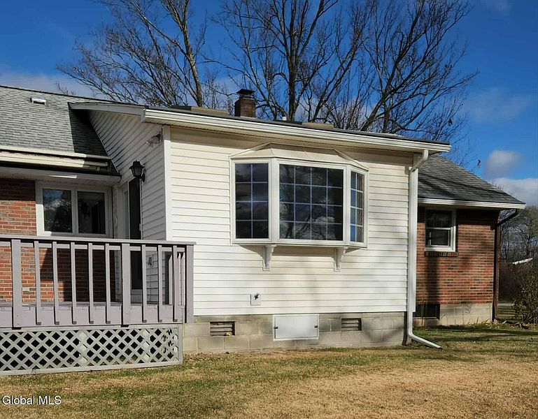 5th image of 53 Niskayuna Street