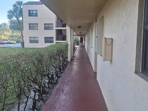 4th image of 3252 Foxcroft Road #113