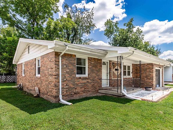 3rd image of 1009 N Fairlawn West Cir