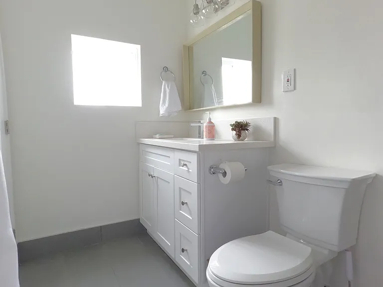 2421 Alcazar St — Photo 20
