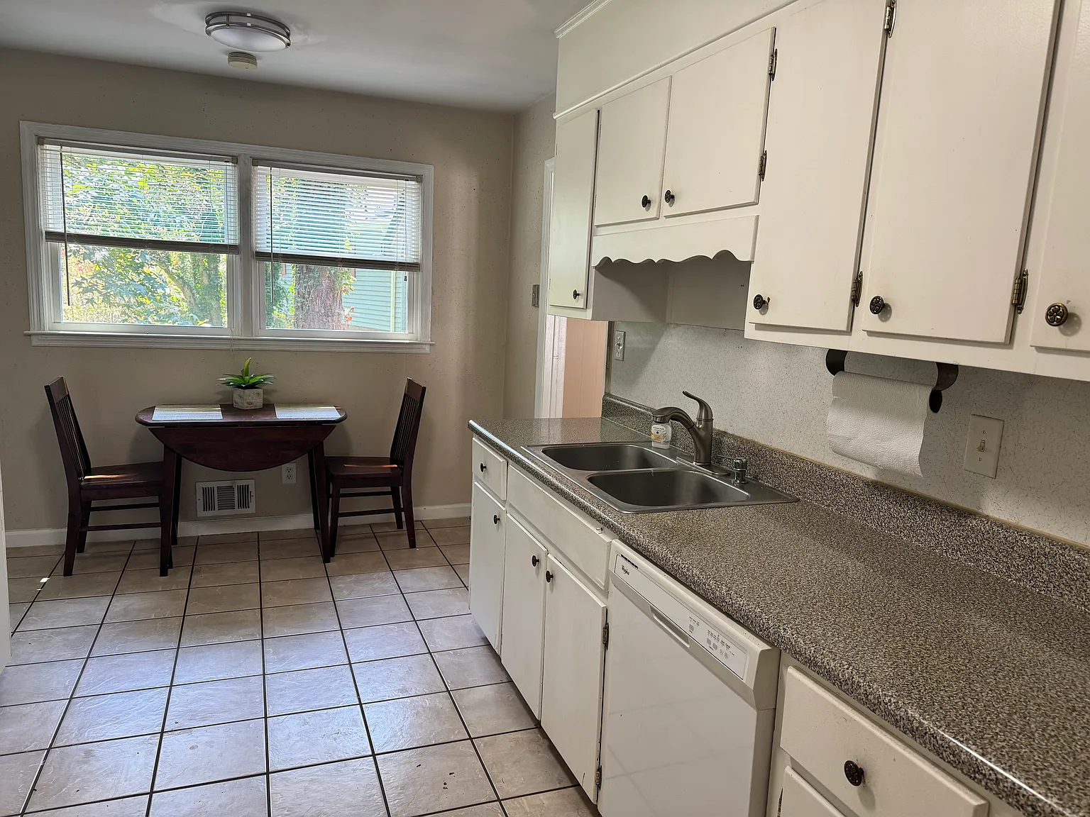 4420 Gary Lane NW — Photo 3