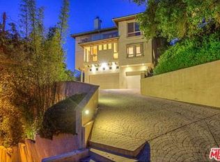 10520 Isadora Ln, Los Angeles, CA 90077
