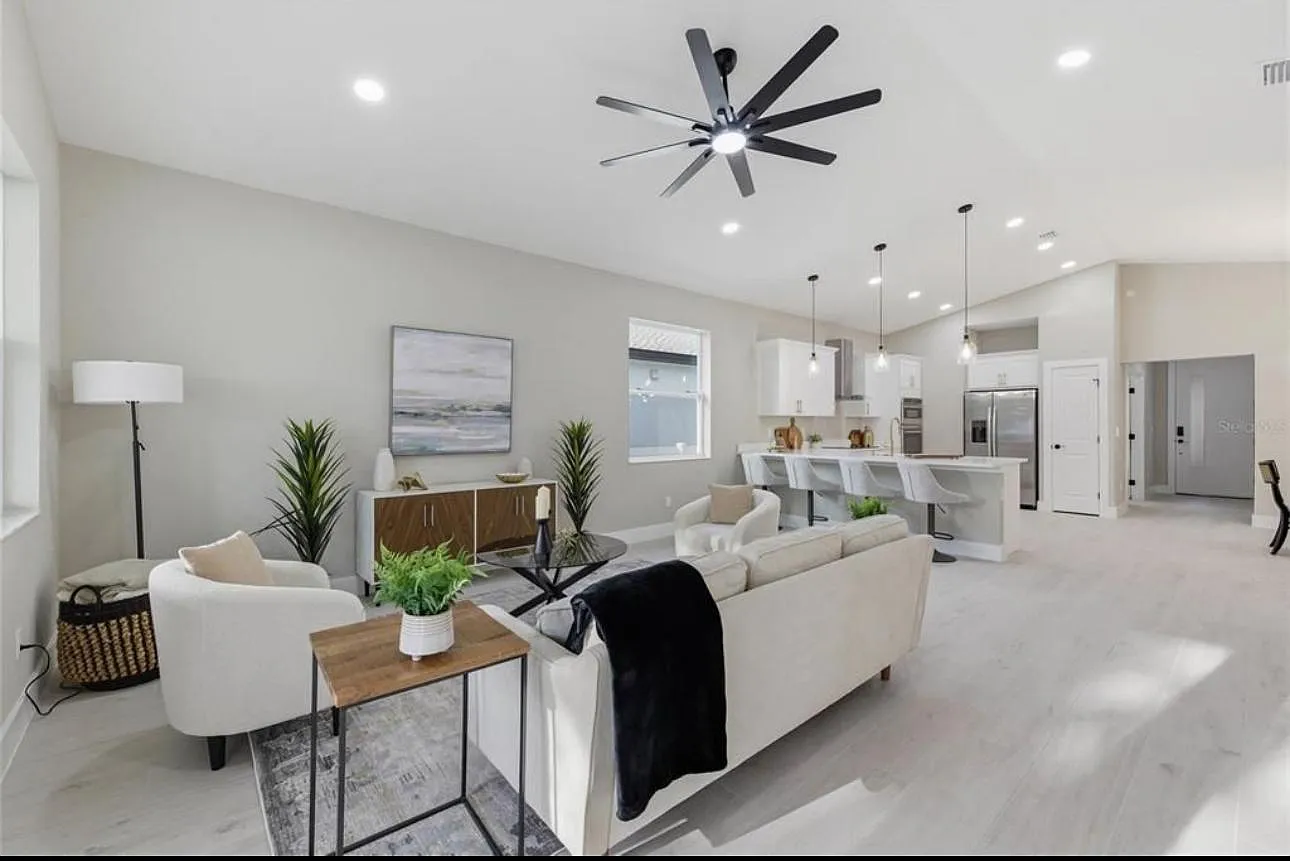 4 bed, 2100 sqft, $3,600 — Photo 4