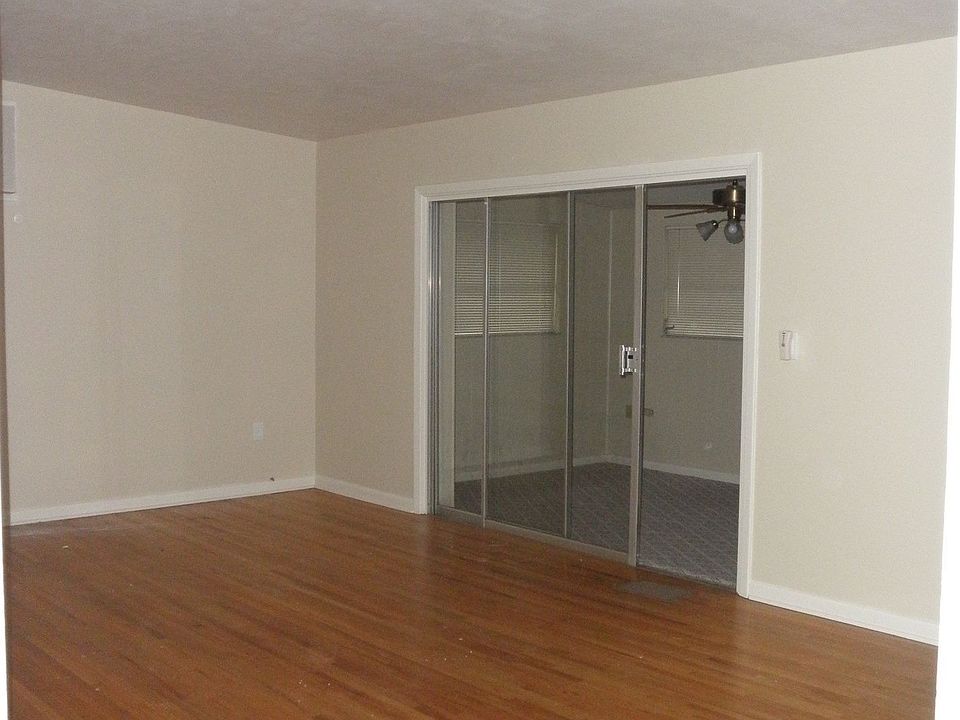 2nd image of 4516 Rossmore Dr