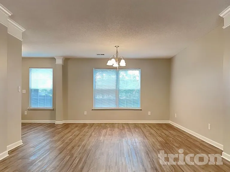121 Eagle Pointe Dr — Photo 3