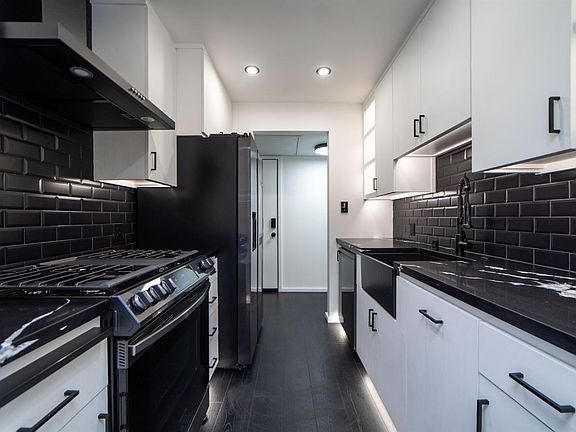 4th image of Larkspur Ln #338