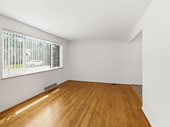 5th image of 4540 Ellman Ave