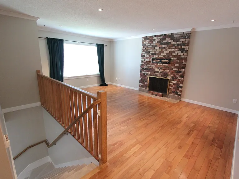 2160 Laurier Ave — Photo 9