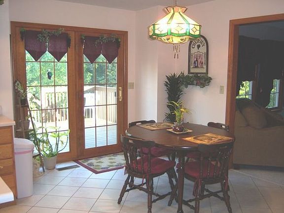 Spacious eat-in with sliding doors to deck.