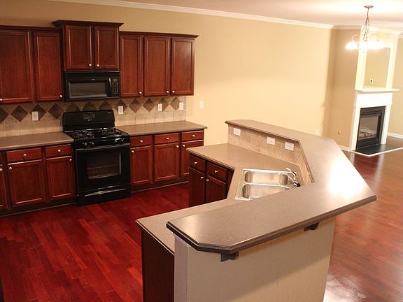 1887 South Hampton Lane