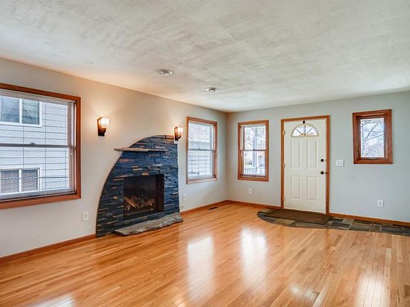 4th image of 2515 Sylvan St