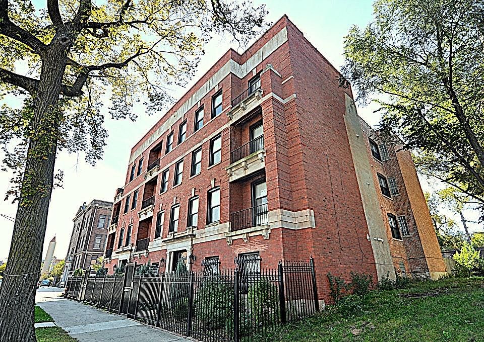 1st image of 525 E Oakwood Blvd APT 2
