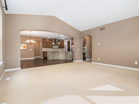 4th image of 648 Wynding Oaks