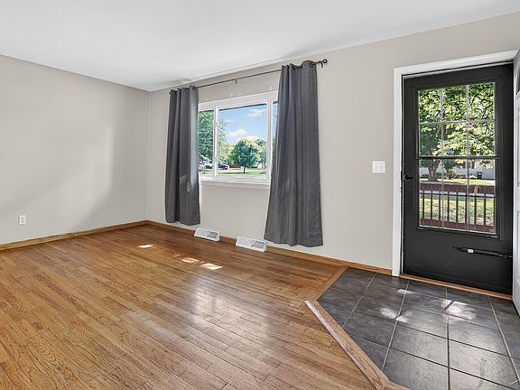 2nd image of 2835 Clayburn Rd
