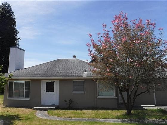 1st image of 429 Roake Ave SE