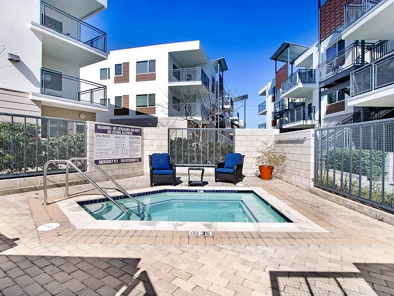 Citron Apartments — Photo 31