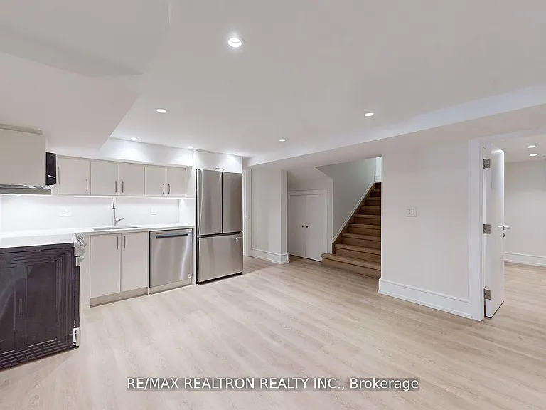 84 Murray Dr — Photo 32