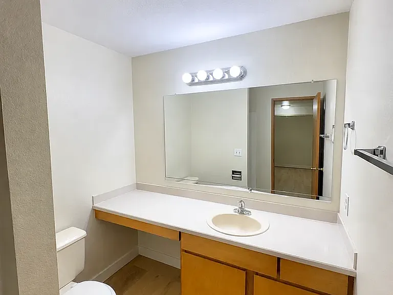 Scholls Crossing Apartments — Photo 7