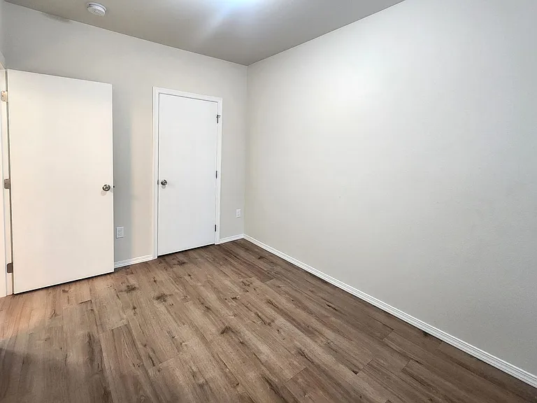 711 W Bonneville St — Photo 10