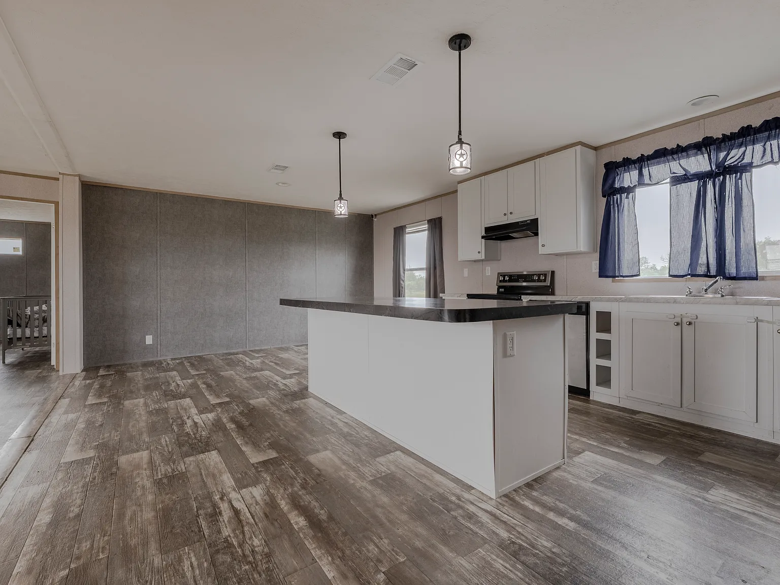 3 bed, 1920 sqft, $2,000 — Photo 3