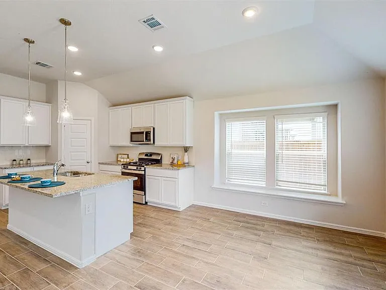 5809 Sandown Dr — Photo 11