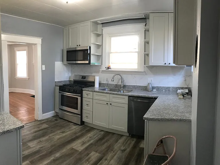 76 Taylor Ave — Photo 3