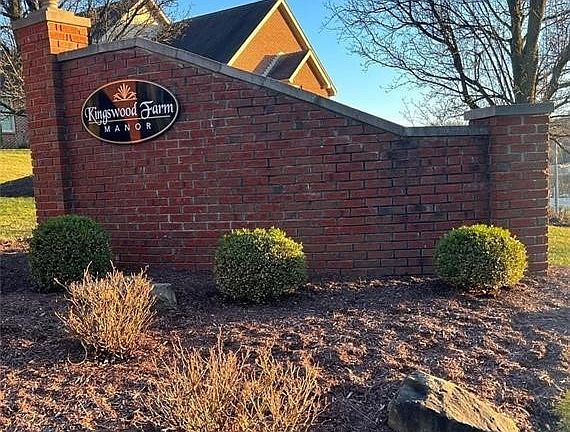 3rd image of 5 Tuscany Ln S