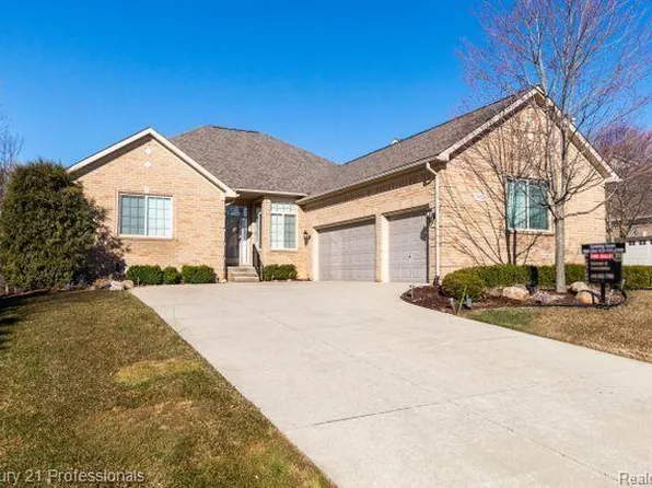 58521 Glacier Club Dr, Washington, MI 48094