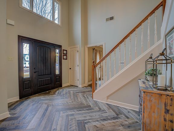 4th image of 354 Hound Hill Pl