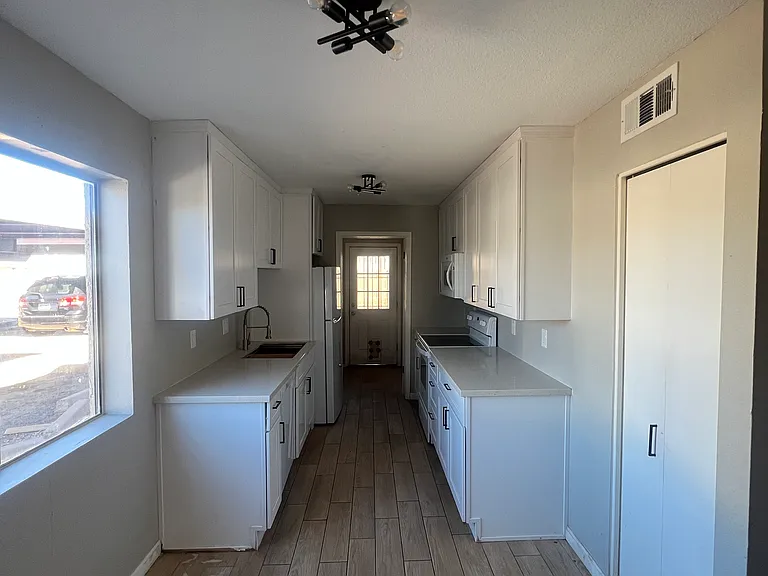 2851 E Capri Cir — Photo 22