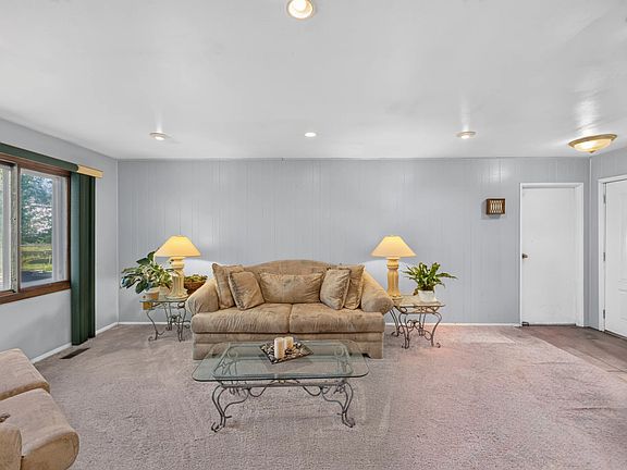 5th image of 17811 Princeton Ln