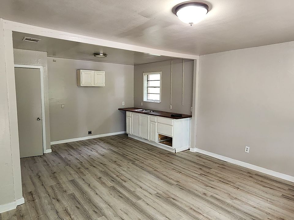 2nd image of 1815 Anna St