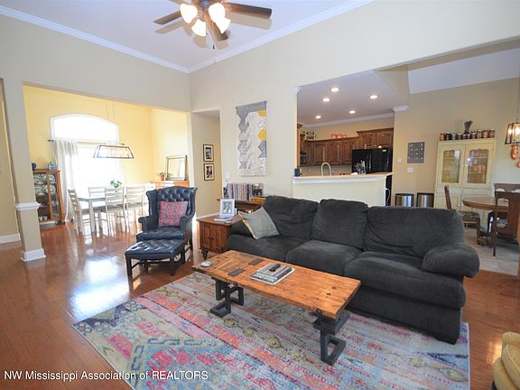 3rd image of 3326 Mountain Ash Dr