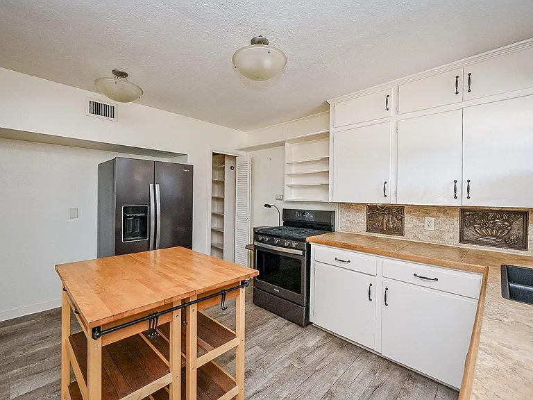 2821 Eastgrove Ln — Photo 20