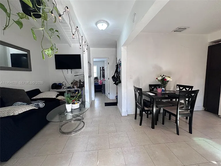 2125 Bay Dr #C — Photo 7