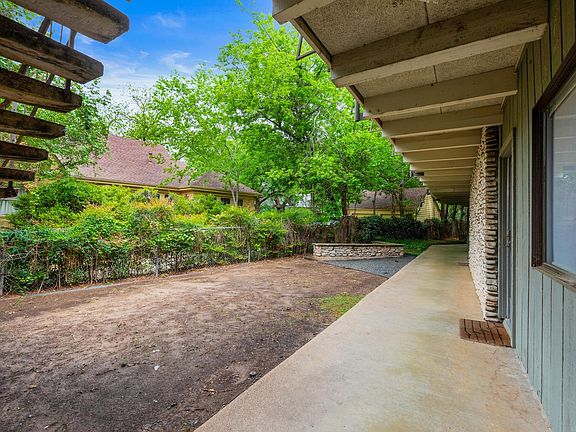 3rd image of 2308 Enfield Rd APT 204