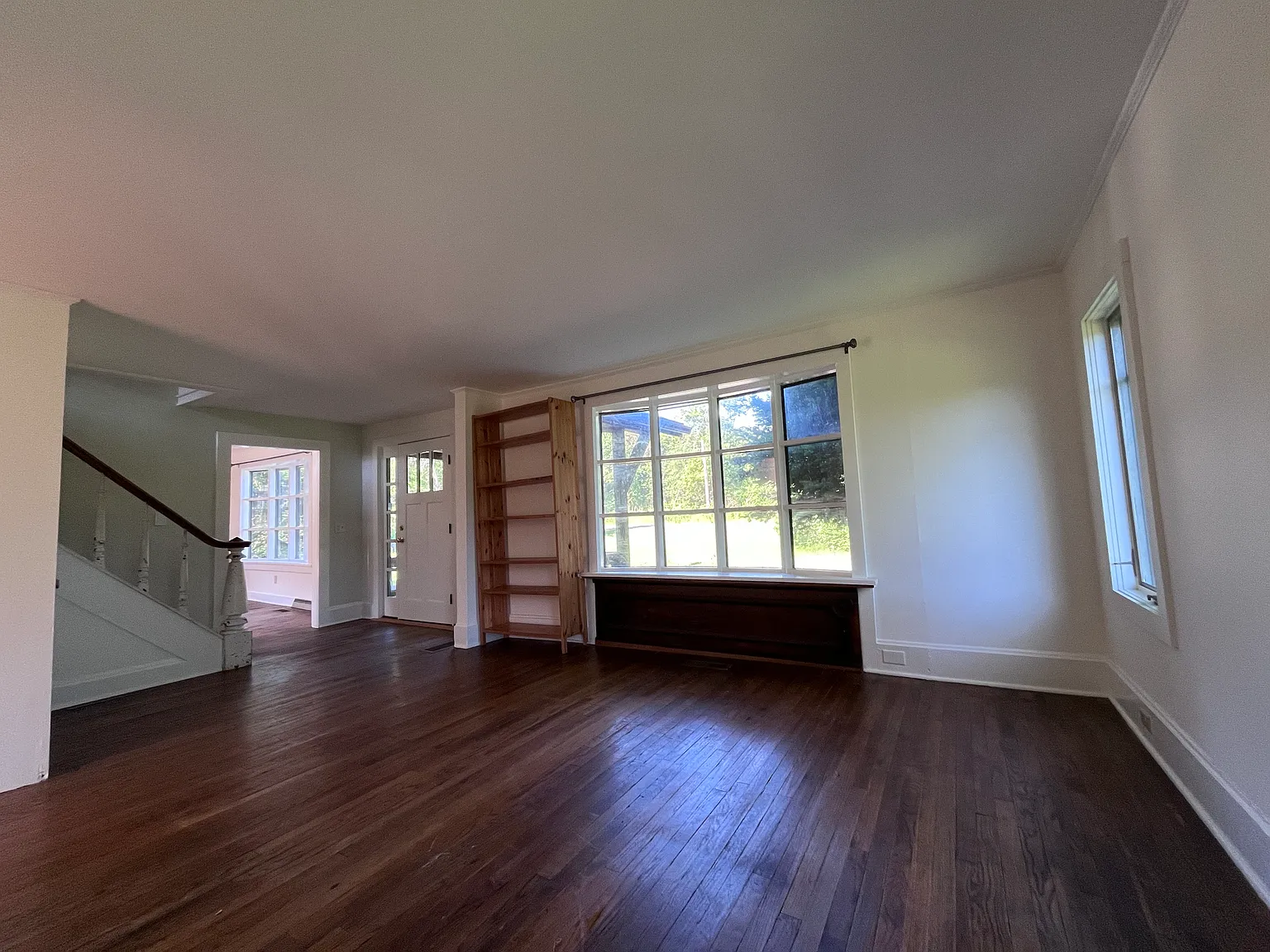 3 bed, 1.5 bath, 2000 sqft, $1,900 — Photo 3