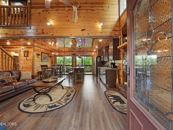4th image of 452 Alpine Mountain Way