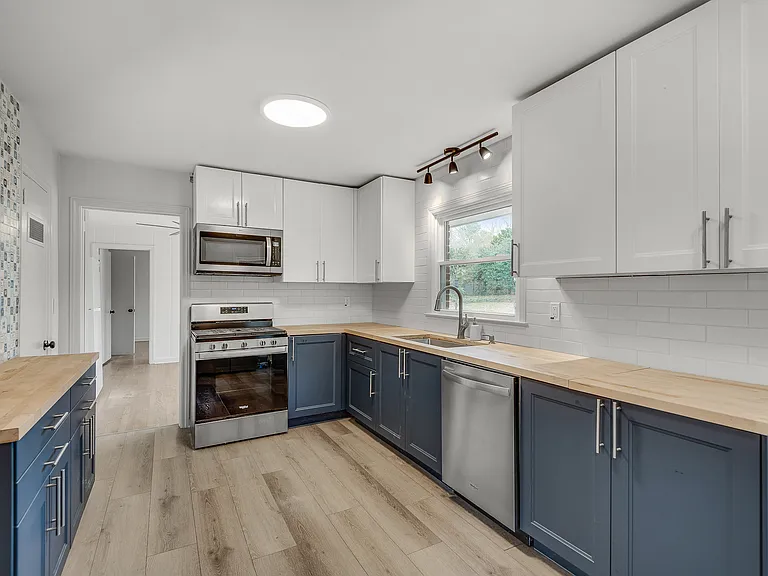 675 N Superior Ave — Photo 5